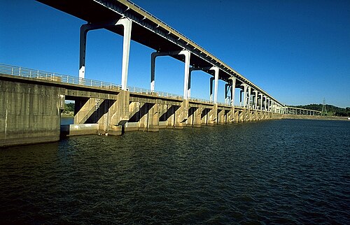 Pickwick Landing Dam